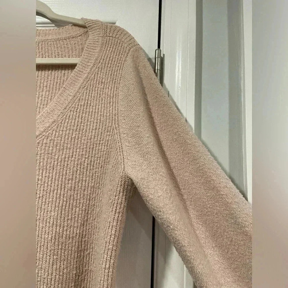 Market & Spruce Light Pink Long Sleeve V neck Ribbed Pullover Sweater Size M - Picture 3 of 10